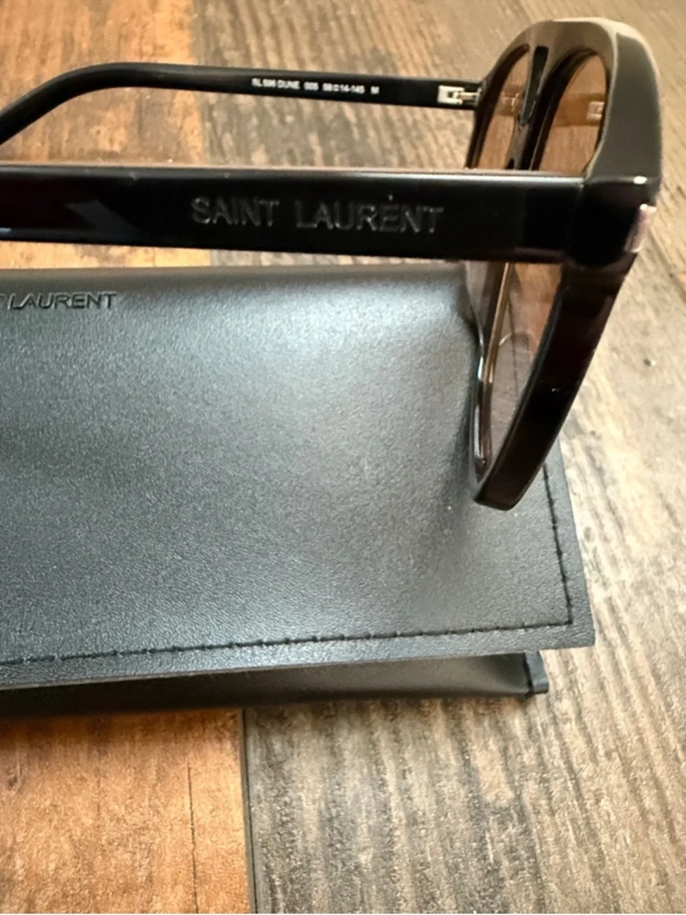 Saint Laurent Black Frame
Sunglasses with Brown/Amber
Lenses SL596 DUNE - Picture 4 of 10